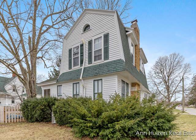 Property at 424 Lincoln Lk, Lowell, MI 49331, 3 beds, 1.5 baths