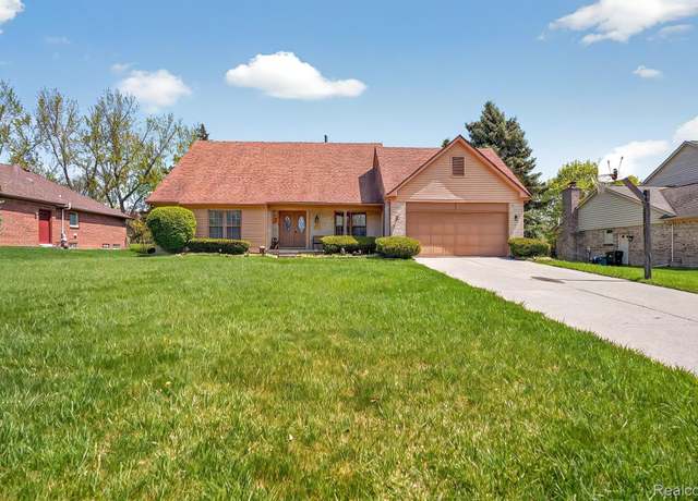 Property at 23010 Willowbrook Dr, Farmington Hills, MI 48335, 3 beds, 3.5 baths