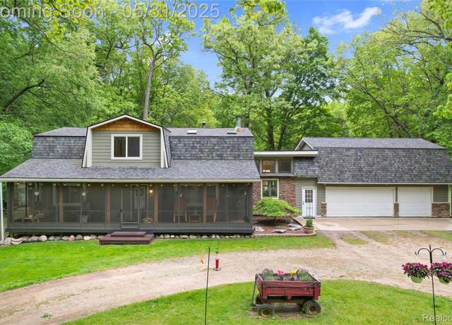 Property at 1380 Parker Rd, Holly, MI 48442, 5 beds, 3 baths