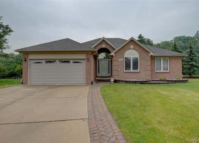 Property at 33182 Opus Ct, Sterling Heights, MI 48312, 4 beds, 2.5 baths