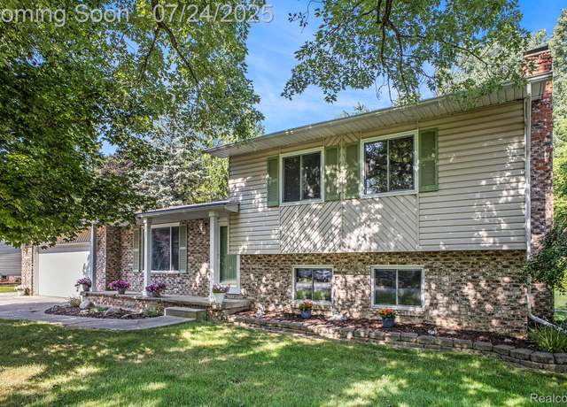 Property at 5216 Birchcrest Dr, Swartz Creek, MI 48473, 4 beds, 2 baths