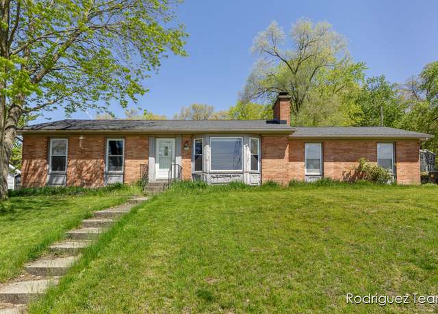 Property at 1169 Sluyter St SE, Grand Rapids, MI 49508, 3 beds, 2.5 baths