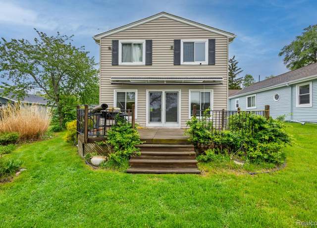 Property at 656 Lawson Dr, Lake Orion, MI 48362, 3 beds, 2.5 baths