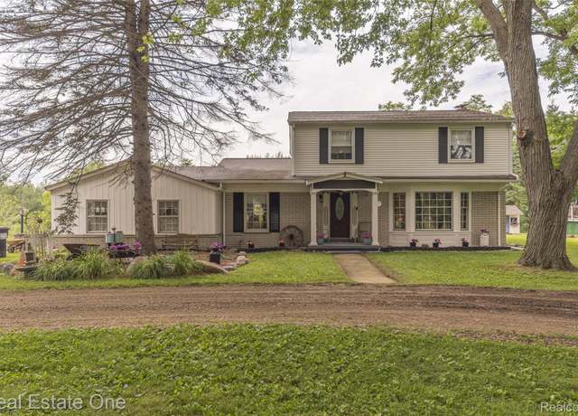 Property at 27395 Martindale Rd, New Hudson, MI 48165, 3 beds, 2.5 baths