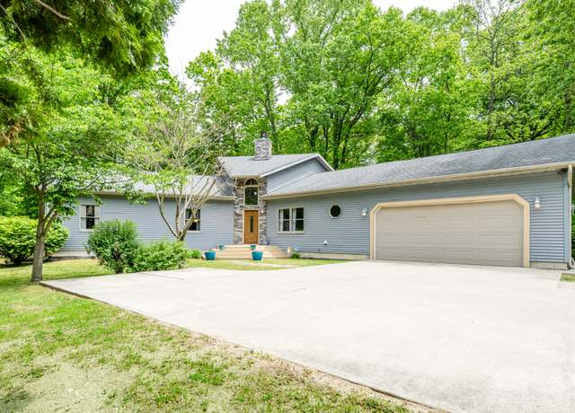 Property at 4077 Pinewood Dr, Benton Harbor, MI 49022, 5 beds, 2.5 baths