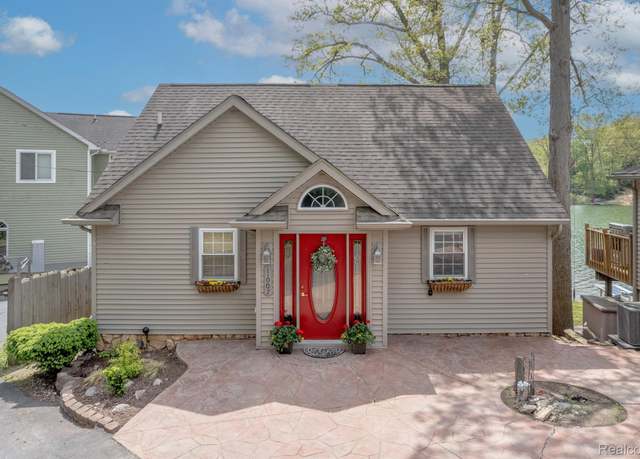 Property at 11007 Woodward Dr, Argentine Township, MI 48418, 4 beds, 2.5 baths