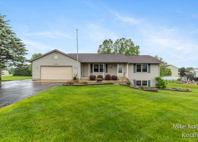 Property at 2798 Quincy St, Hudsonville, MI 49426, 3 beds, 2.5 baths
