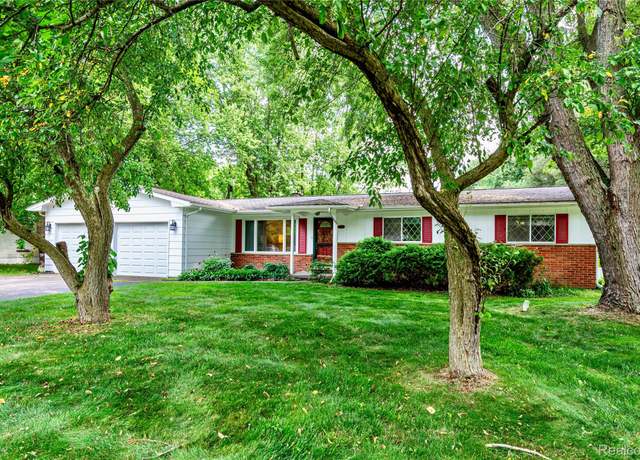 Property at 174 Knollwood Dr, Pinckney, MI 48169, 3 beds, 2 baths