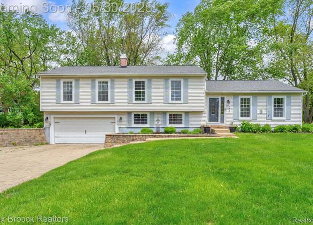 Property at 591 S Spinningwheel Ln, Bloomfield Hills, MI 48304, 4 beds, 2.5 baths