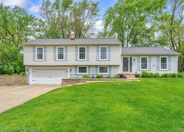 Property at 591 S Spinningwheel Ln, Bloomfield Hills, MI 48304, 4 beds, 2.5 baths