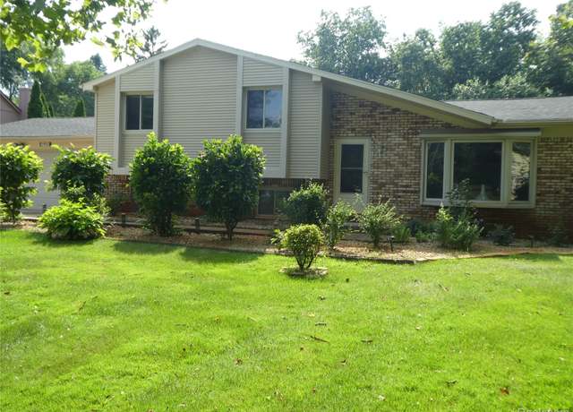 Property at 2900 Warner Dr, West Bloomfield Charter Township, MI 48324, 3 beds, 2 baths