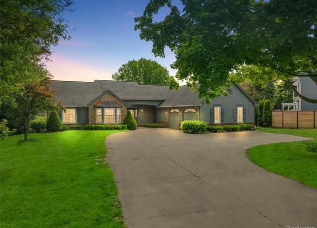 Property at 385 Joslyn Rd, Lake Orion, MI 48362, 4 beds, 3.5 baths