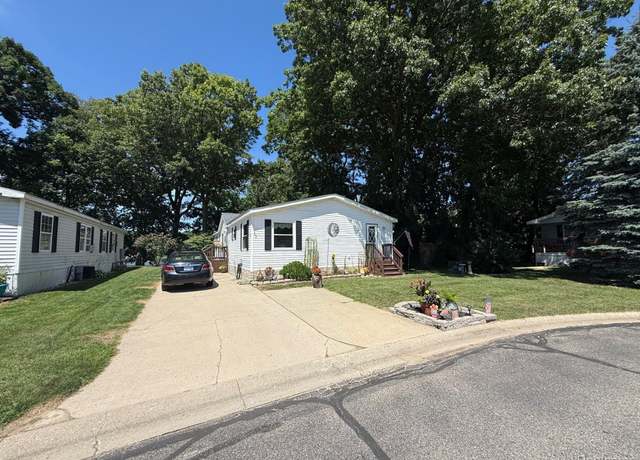 Property at 11 Crane Lake Dr, Fenton Charter Township, MI 48451, 3 beds, 2 baths