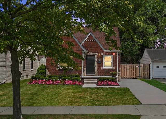 Property at 1450 Hampton Rd, Grosse Pointe Woods, MI 48236, 3 beds, 1 bath