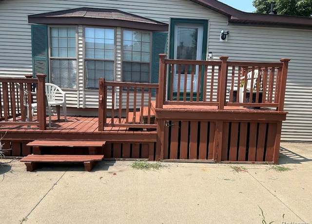 Property at 23312 Crystal Dr Dr, Clinton Charter Township, MI 48036, 3 beds, 2 baths