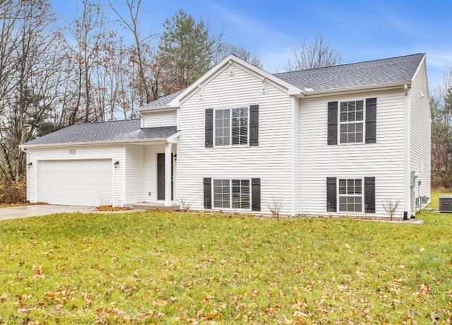 Property at 3912 Watertown Dr, Watervliet, MI 49098, 4 beds, 2 baths