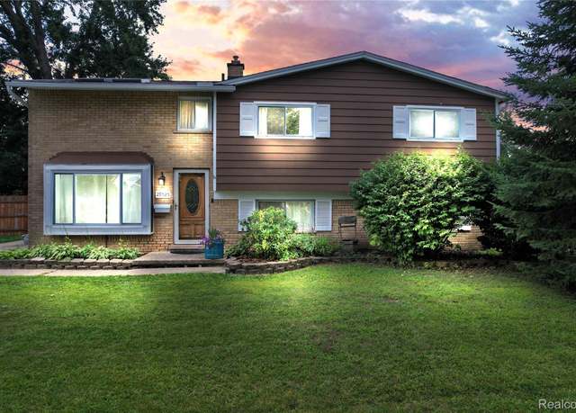 Property at 29525 Curtis Rd, Livonia, MI 48152, 4 beds, 2.5 baths