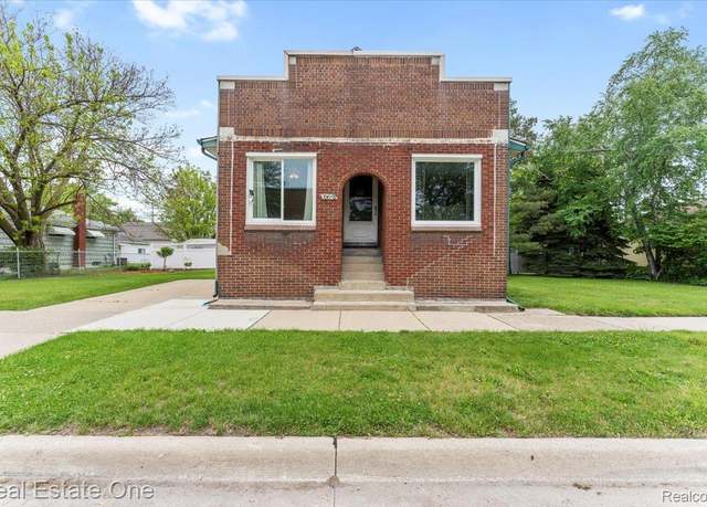 Property at 862 Goddard St, Wyandotte, MI 48192, 4 beds, 3 baths