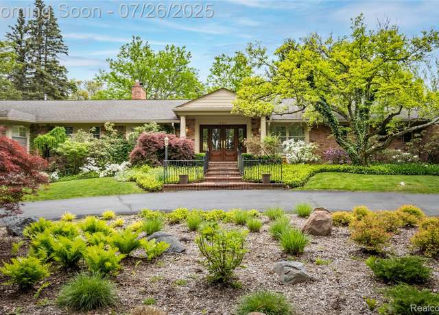 Property at 645 Lone Pine Rd, Bloomfield Hills, MI 48304, 4 beds, 4.5 baths
