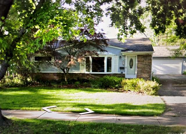 Property at 221 Reitman Ct, Rochester Hills, MI 48307, 3 beds, 1 bath