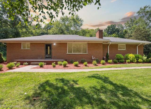 Property at 18061 Lathers St, Livonia, MI 48152, 3 beds, 2 baths