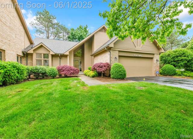 Property at 29739 Nova Woods Dr #32, Farmington Hills, MI 48331, 3 beds, 2.5 baths