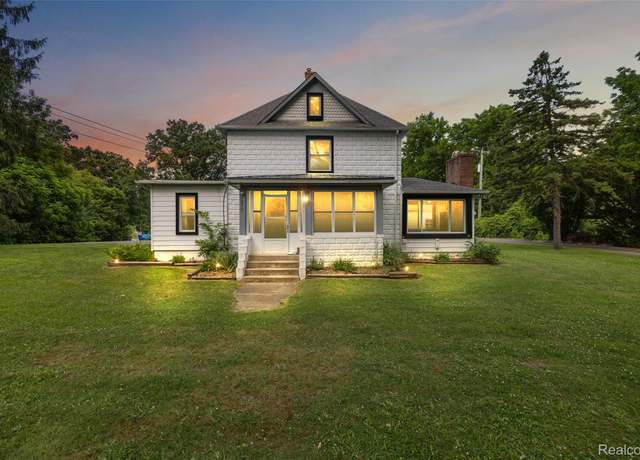 Property at 3071 Churchill Rd, Auburn Hills, MI 48326, 3 beds, 2.5 baths