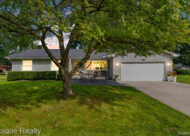 Property at 11223 Woodbridge Dr, Grand Blanc, MI 48439, 2 beds, 1.5 baths