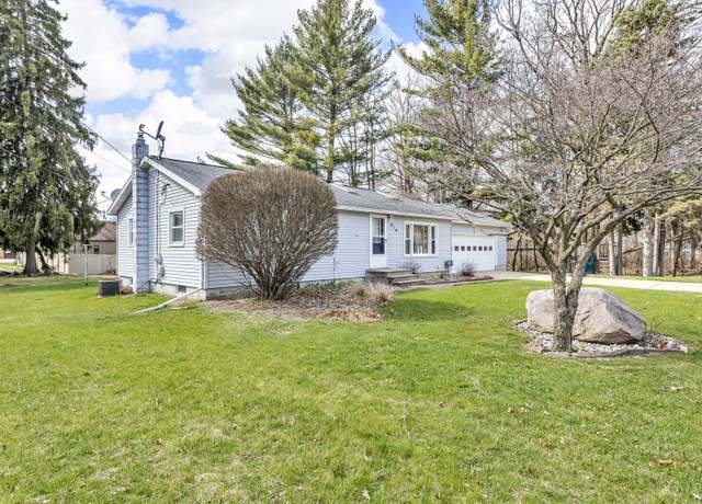 Property at 910 Lowell Ave, Jackson, MI 49202, 2 beds, 1 bath