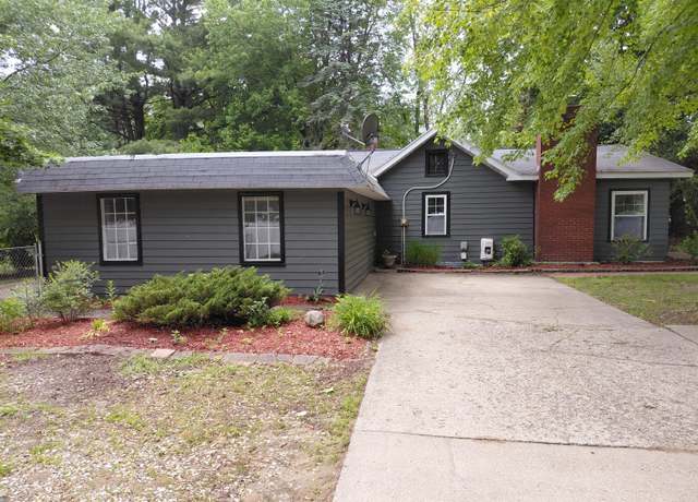 Property at 72 6 Mile Rd NE, Comstock Park, MI 49321, 3 beds, 1 bath