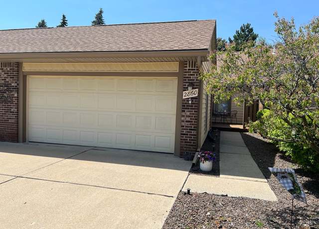 Property at 2860 Lakewood Dr, Trenton, MI 48183, 2 beds, 2.5 baths