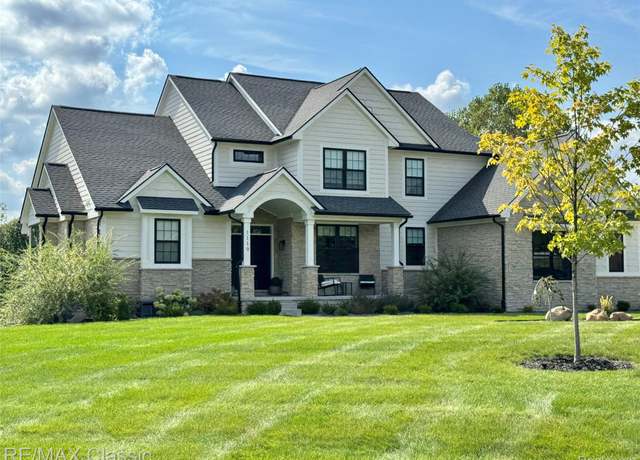 Property at 815 N Milford Rd, Milford, MI 48381, 3 beds, 2.5 baths