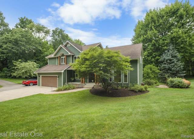 Property at 2031 St Clair Dr, Highland Charter Township, MI 48357, 4 beds, 2.5 baths