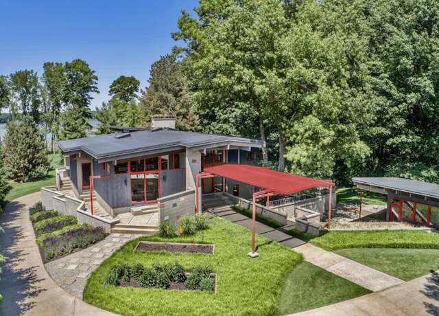 Property at 6465 Sandhill Ln, Fennville, MI 49408, 4 beds, 3.5 baths