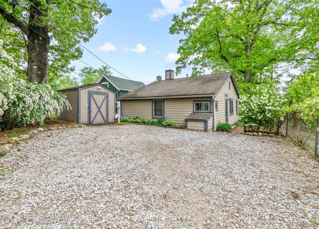 Property at 11134 Patterson Lake Dr, Pinckney, MI 48169, 2 beds, 1 bath