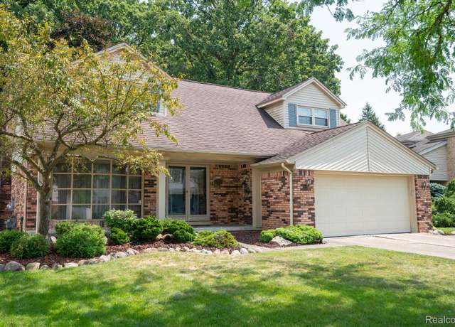 Property at 20259 Wellesley St, Riverview, MI 48193, 3 beds, 2.5 baths