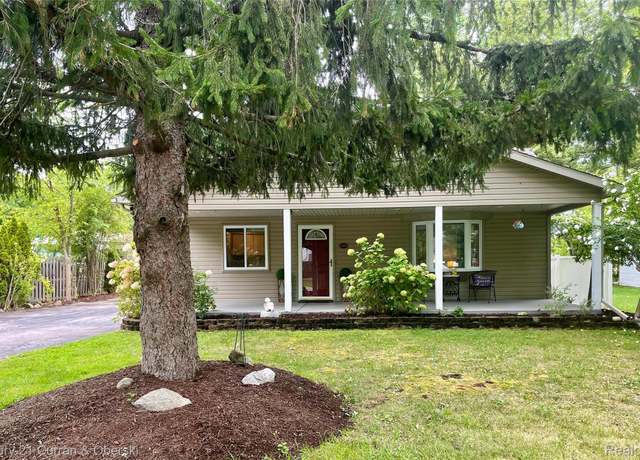 Property at 34794 Rhonswood St, Farmington Hills, MI 48335, 3 beds, 2 baths