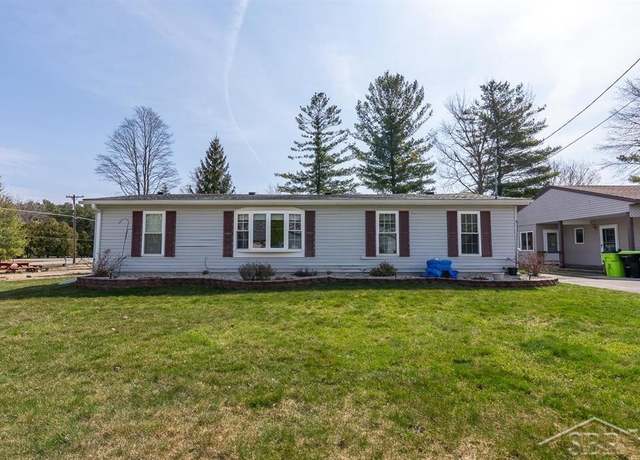 Property at 5261 Deer Ct, Beaverton, MI 48612, 3 beds, 2 baths
