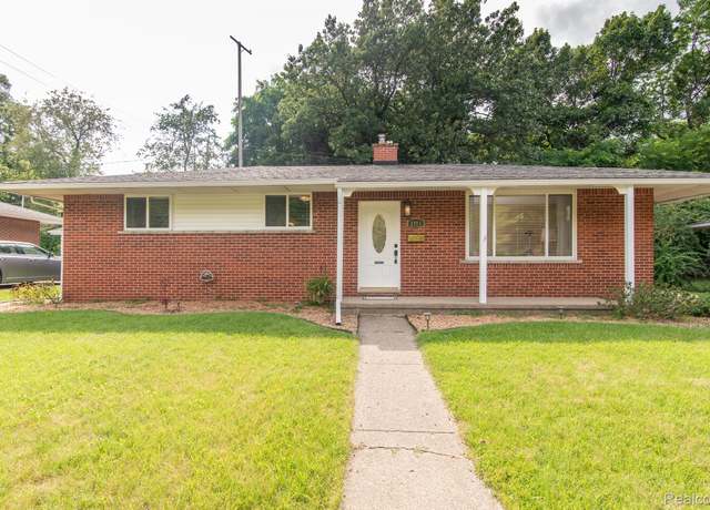 Property at 1074 Outer Dr, Fenton, MI 48430, 3 beds, 1.5 baths