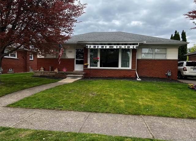 Property at 3125 Syckelmoore St, Trenton, MI 48183, 3 beds, 1.5 baths