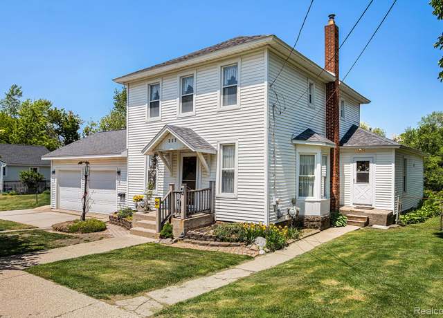 Property at 307 E Shiawassee Ave, Fenton, MI 48430, 4 beds, 1.5 baths