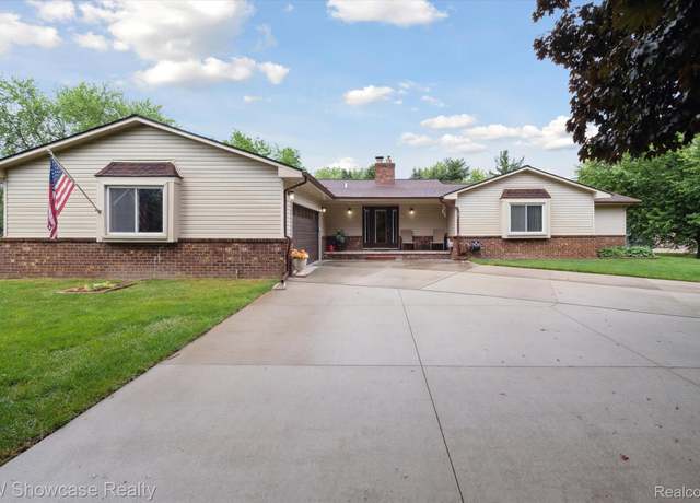 Property at 59300 Montego Dr, New Hudson, MI 48165, 3 beds, 2.5 baths