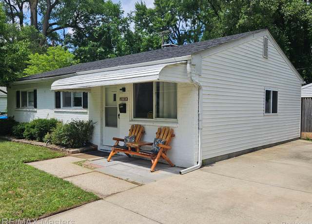 Property at 25034 Charles St, Taylor, MI 48180, 3 beds, 1 bath