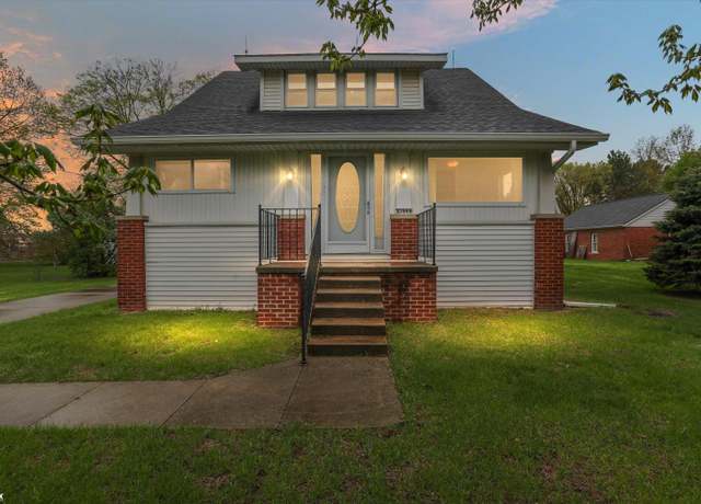 Property at 37444 Moravian St, Clinton Township, MI 48036, 5 beds, 1 bath