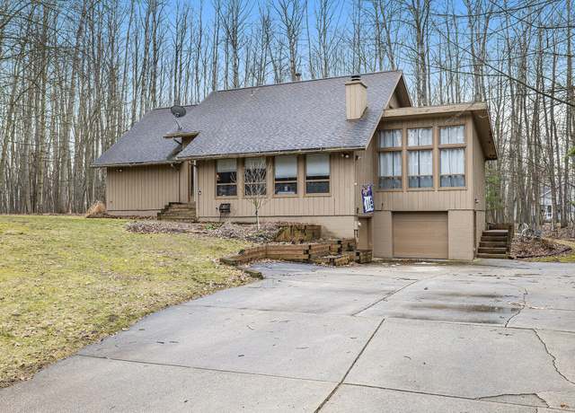 Property at 12053 Broken Arrow Ln, Canadian Lakes, MI 49346, 3 beds, 3 baths