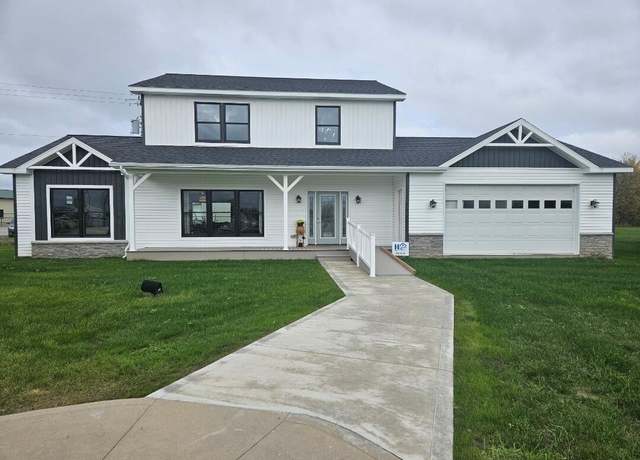 Property at 1325 Country Club Rd, Adrian, MI 49221, 4 beds, 4.5 baths
