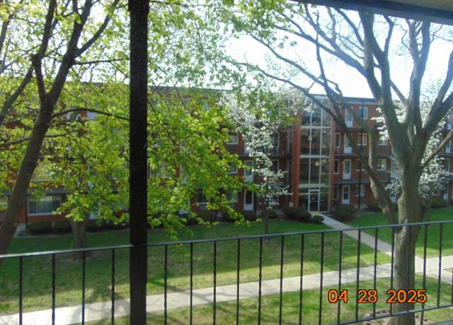Property at 2915 W 13 Mile Rd #308, Royal Oak, MI 48073, 1 bed, 1 bath