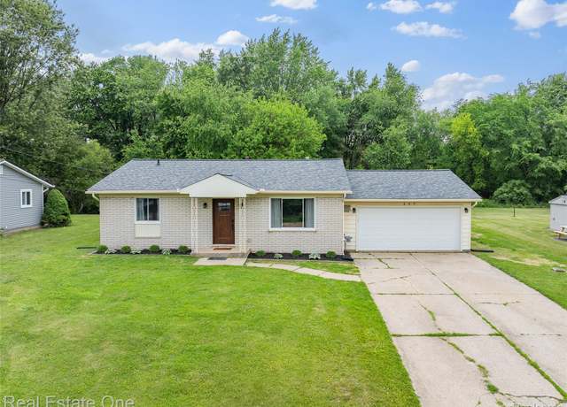 Property at 207 W Peterson Dr, Brighton, MI 48114, 2 beds, 1 bath