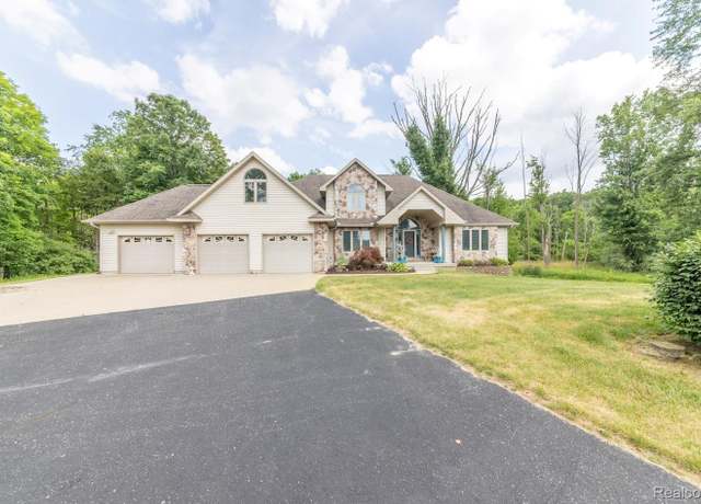 Property at 4695 Powell Dr, Mount Pleasant, MI 48858, 4 beds, 3.5 baths