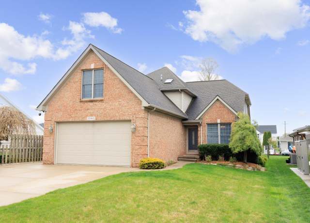 Property at 37965 Circle Dr, Harrison Township, MI 48045, 3 beds, 2.5 baths